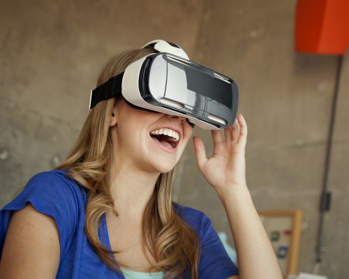 Facebook 推出便宜的 VR 设备，但这能为扎克伯格带来 10 亿用户吗？