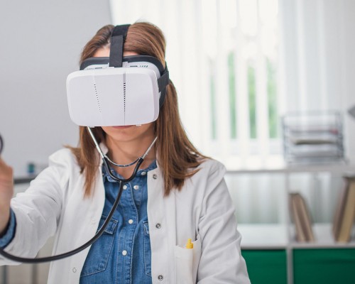 VR还能治病？虚拟现实在医疗前沿的应用效率让人惊叹