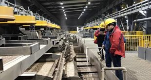 美国建立起稀土全产业链，中国造出EUV，谁会更快